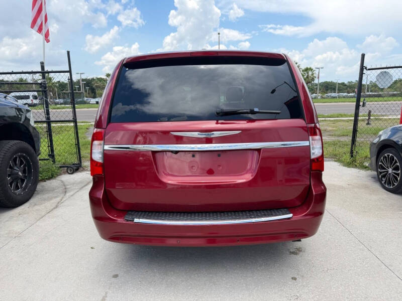 2012 Chrysler Town and Country Touring-L