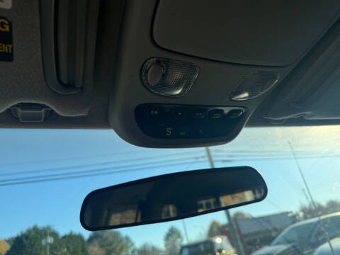 2004 Toyota Sequoia SR5