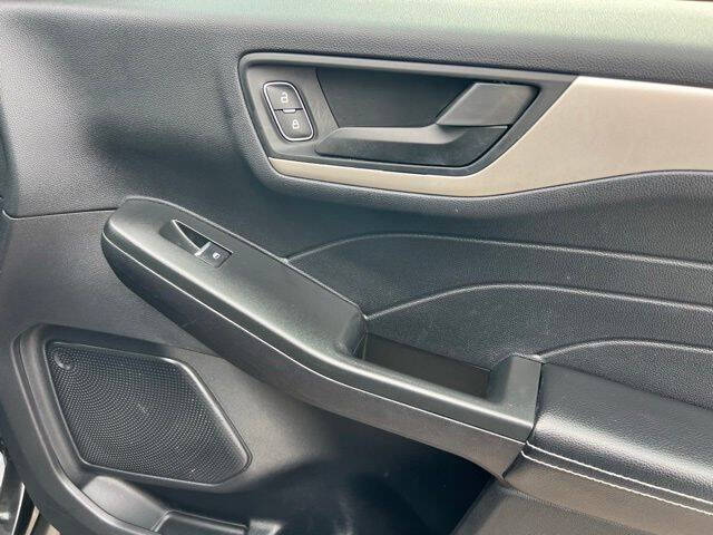 2022 Ford Escape Hybrid SE