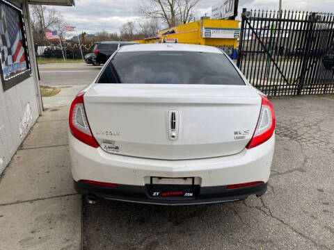 2014 Lincoln MKS