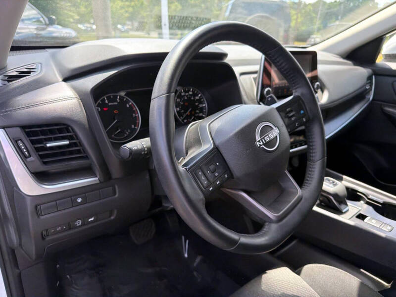 2025 Nissan Rogue SV