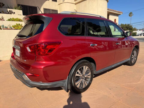 2017 Nissan Pathfinder SV