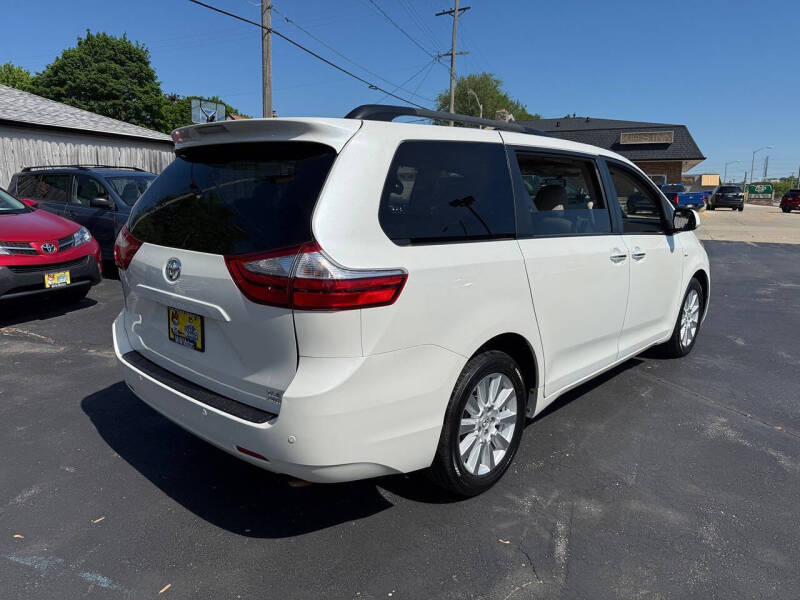 2017 Toyota Sienna XLE 7-Passenger