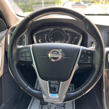 2016 Volvo V60 Cross Country T5