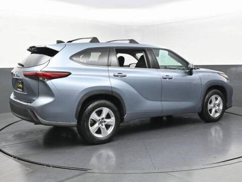 2022 Toyota Highlander LE