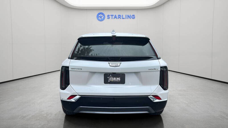 2025 Cadillac OPTIQ Luxury 2