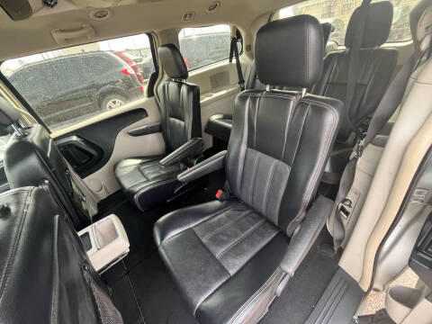 2012 Chrysler Town and Country Touring