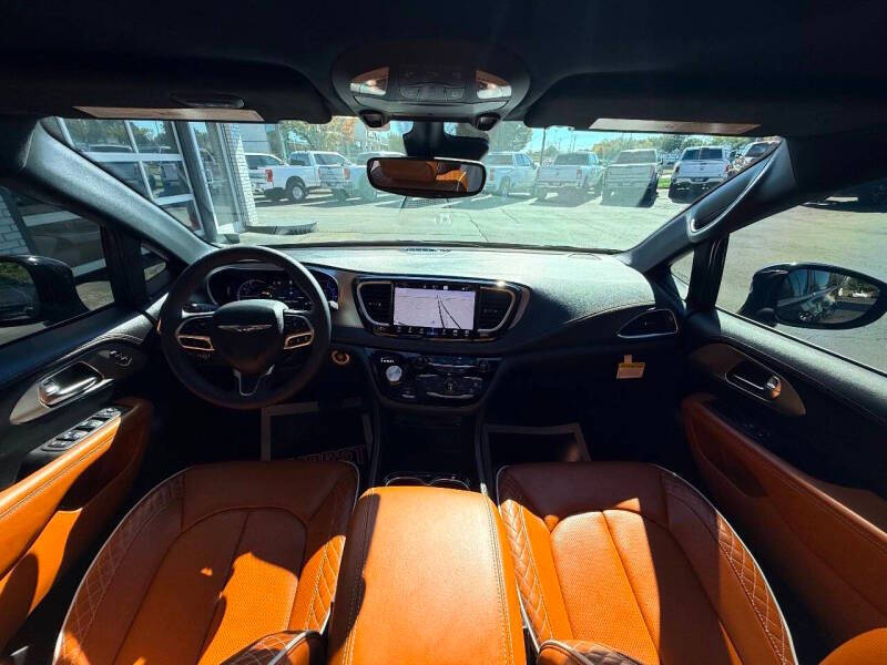 2025 Chrysler Pacifica Plug-In Hybrid Pinnacle