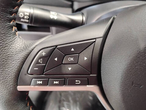 2025 Nissan Versa SR