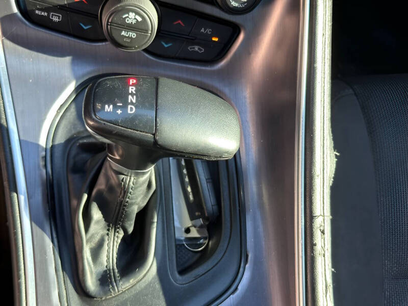 2015 Dodge Challenger R/T Shaker