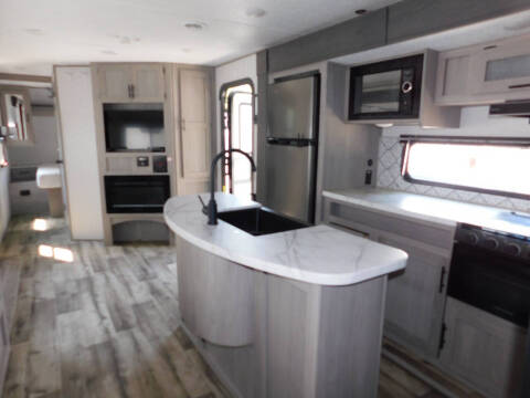 2023 Coleman Lantern 337 BH