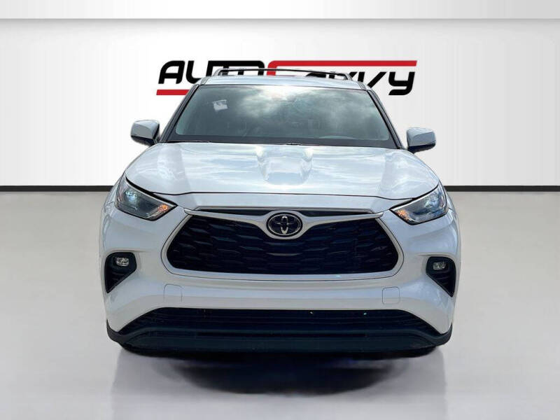 2024 Toyota Highlander LE