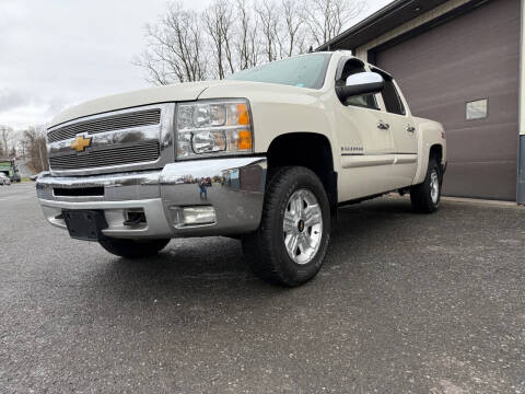 2013 Chevrolet Silverado 1500 for sale at CHAMPION CAR CENTER in Canastota NY