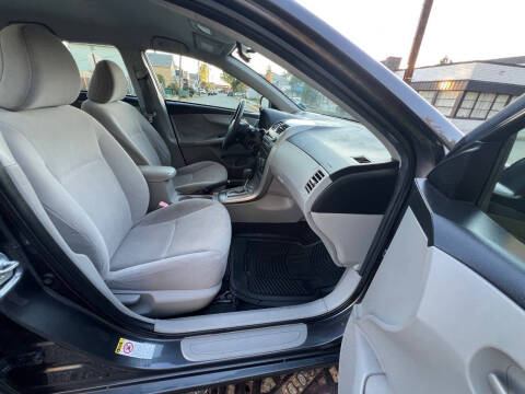 2011 Toyota Corolla LE