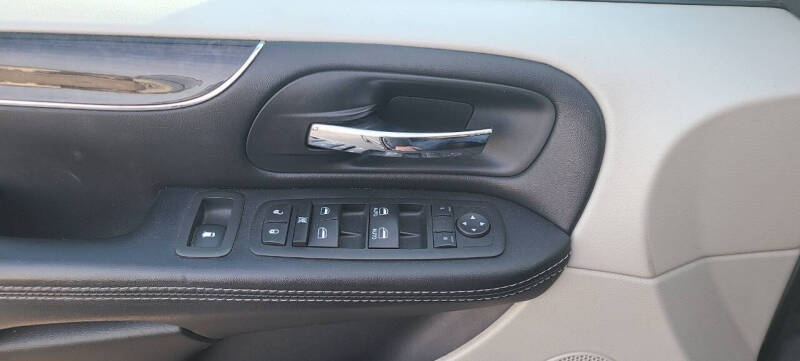 2014 Chrysler Town and Country Touring