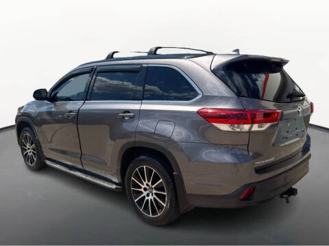 2017 Toyota Highlander SE