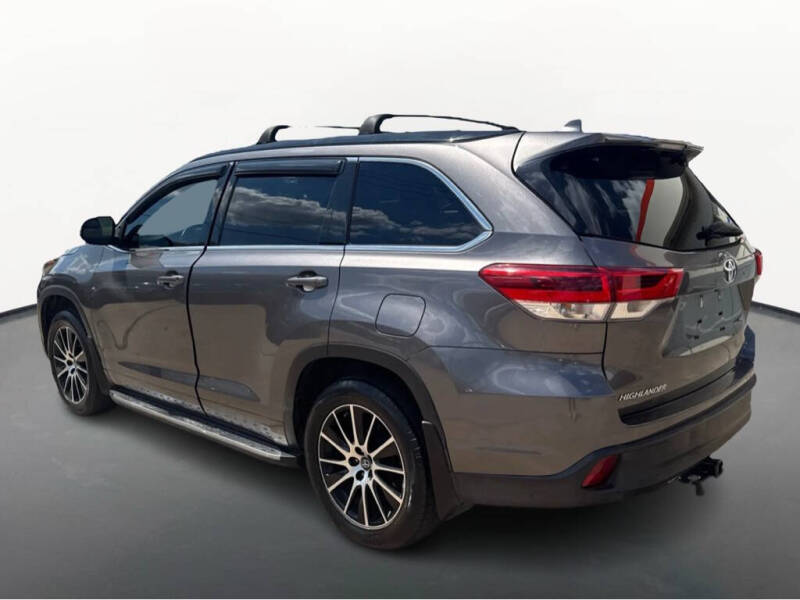 2017 Toyota Highlander SE