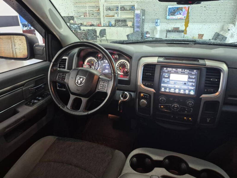 2017 RAM 1500 SLT