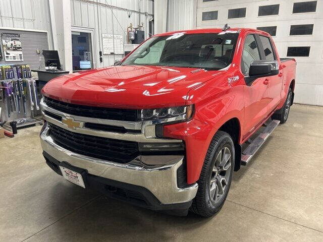 Used 2021 Chevrolet Silverado 1500 LT with VIN 3GCUYDET2MG148253 for sale in Paynesville, Minnesota