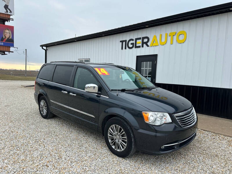 2014 Chrysler Town and Country for sale at Tiger Auto Sales Inc in Danville IA