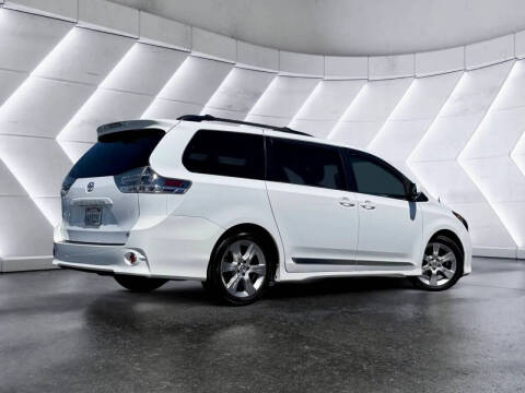 2012 Toyota Sienna SE 8-Passenger