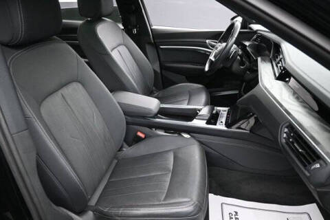 2022 Audi e-tron quattro Premium Plus