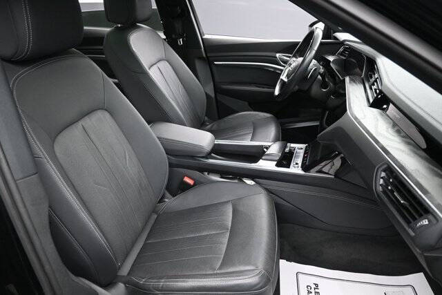 2022 Audi e-tron quattro Premium Plus