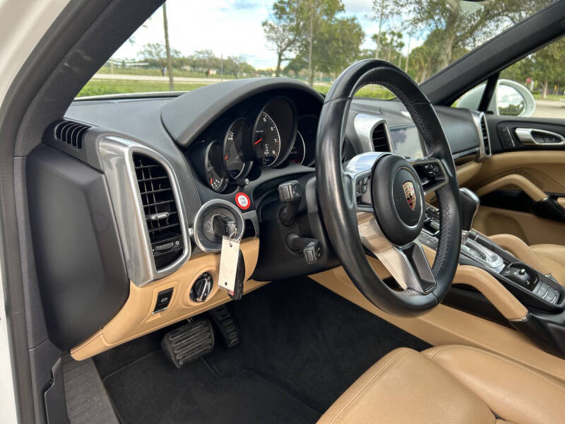 2017 Porsche Cayenne Platinum Edition