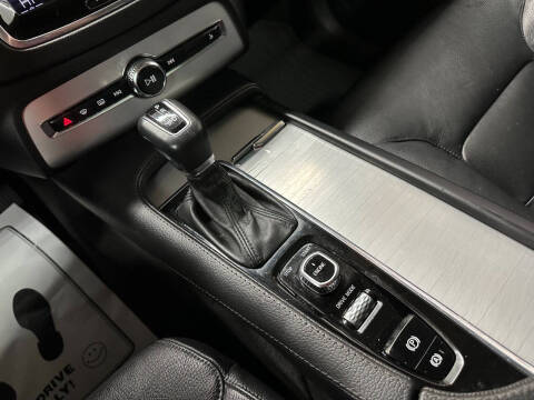 2016 Volvo XC90 T5 Momentum