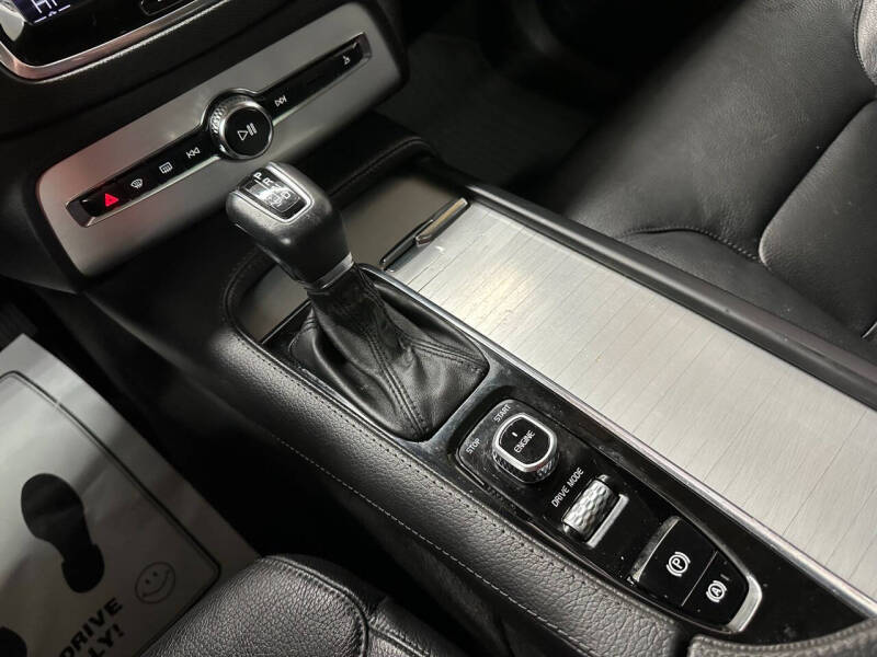 2016 Volvo XC90 T5 Momentum