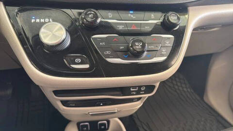 2017 Chrysler Pacifica Touring-L Plus