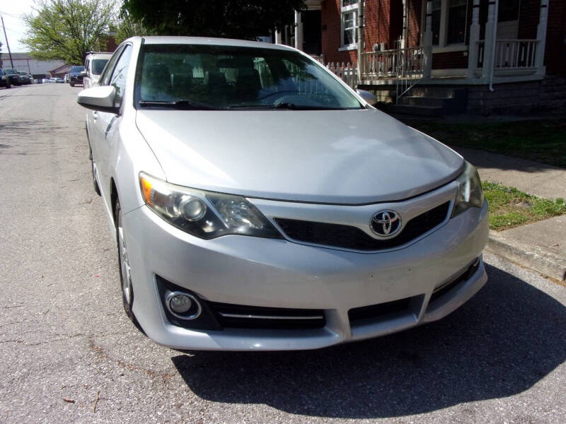 Image 2 of 2013 Toyota Camry SE