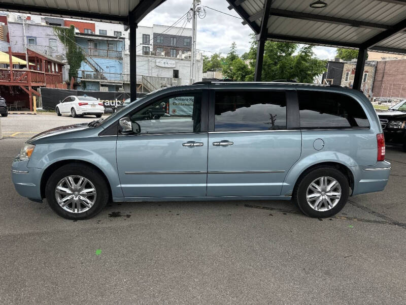 2008 Chrysler Town and Country Limited