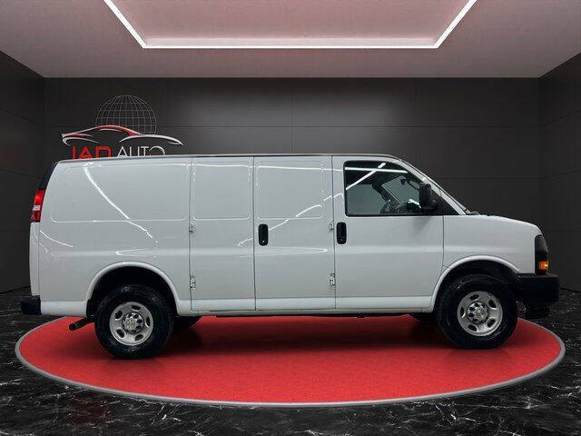 2022 Chevrolet Express 2500