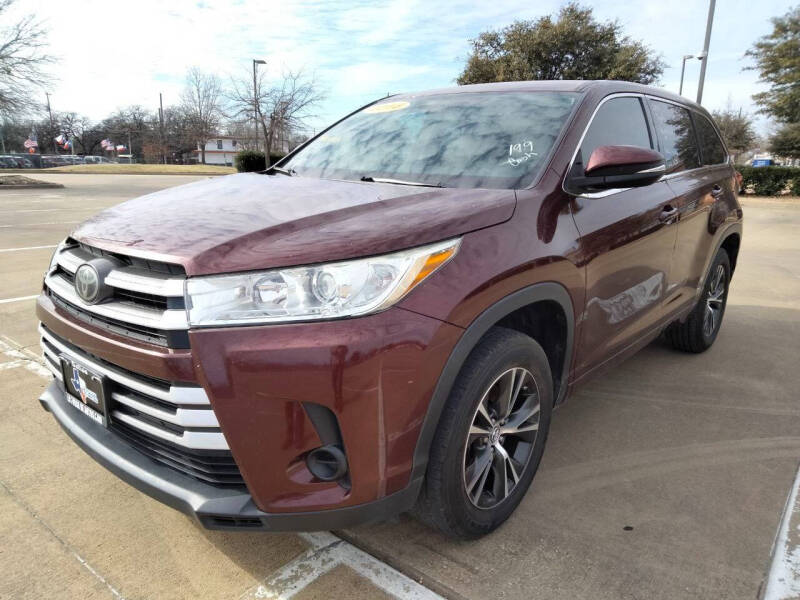 2018 Toyota Highlander for sale at LA PULGA DE AUTOS in Dallas TX