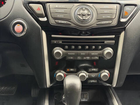 2020 Nissan Pathfinder SV