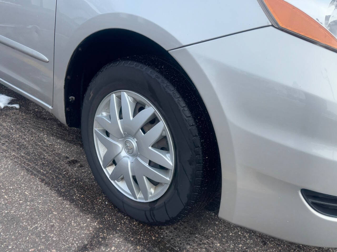 2007 Toyota Sienna for sale at LUXURY IMPORTS AUTO SALES INC in Ham Lake, MN