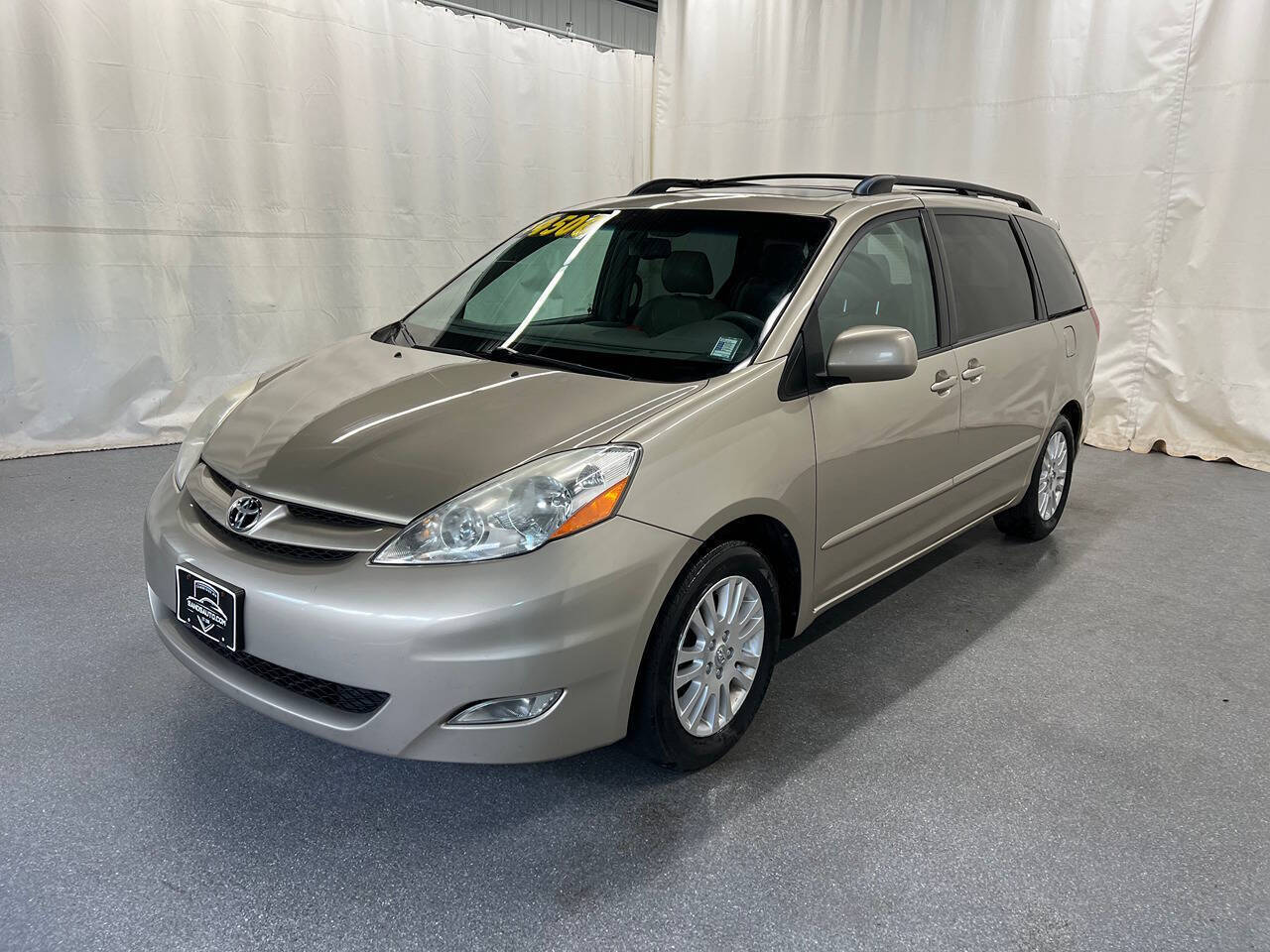 Desert Sand Mica 2008 Toyota Sienna XLE Minivan Front-Wheel Drive 5-Speed Automatic