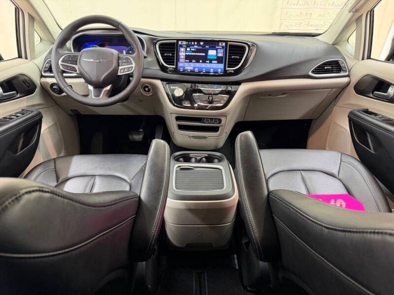 2024 Chrysler Pacifica Touring L - Photo 31