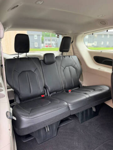 2017 Chrysler Pacifica Touring-L Plus