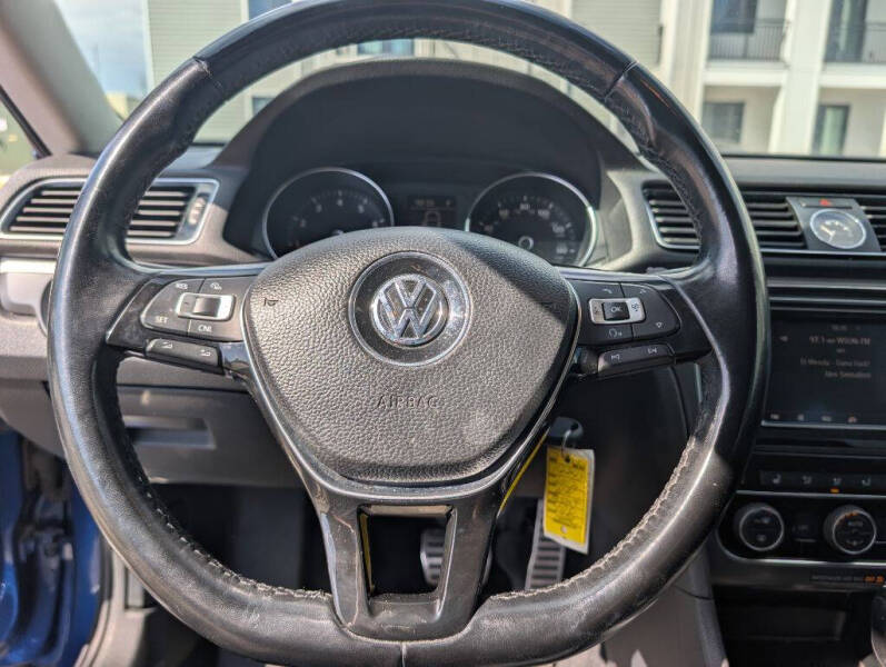 2017 Volkswagen Passat 1.8T R-Line