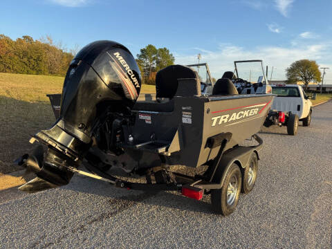 2018 Tracker TARGA V18 W/T