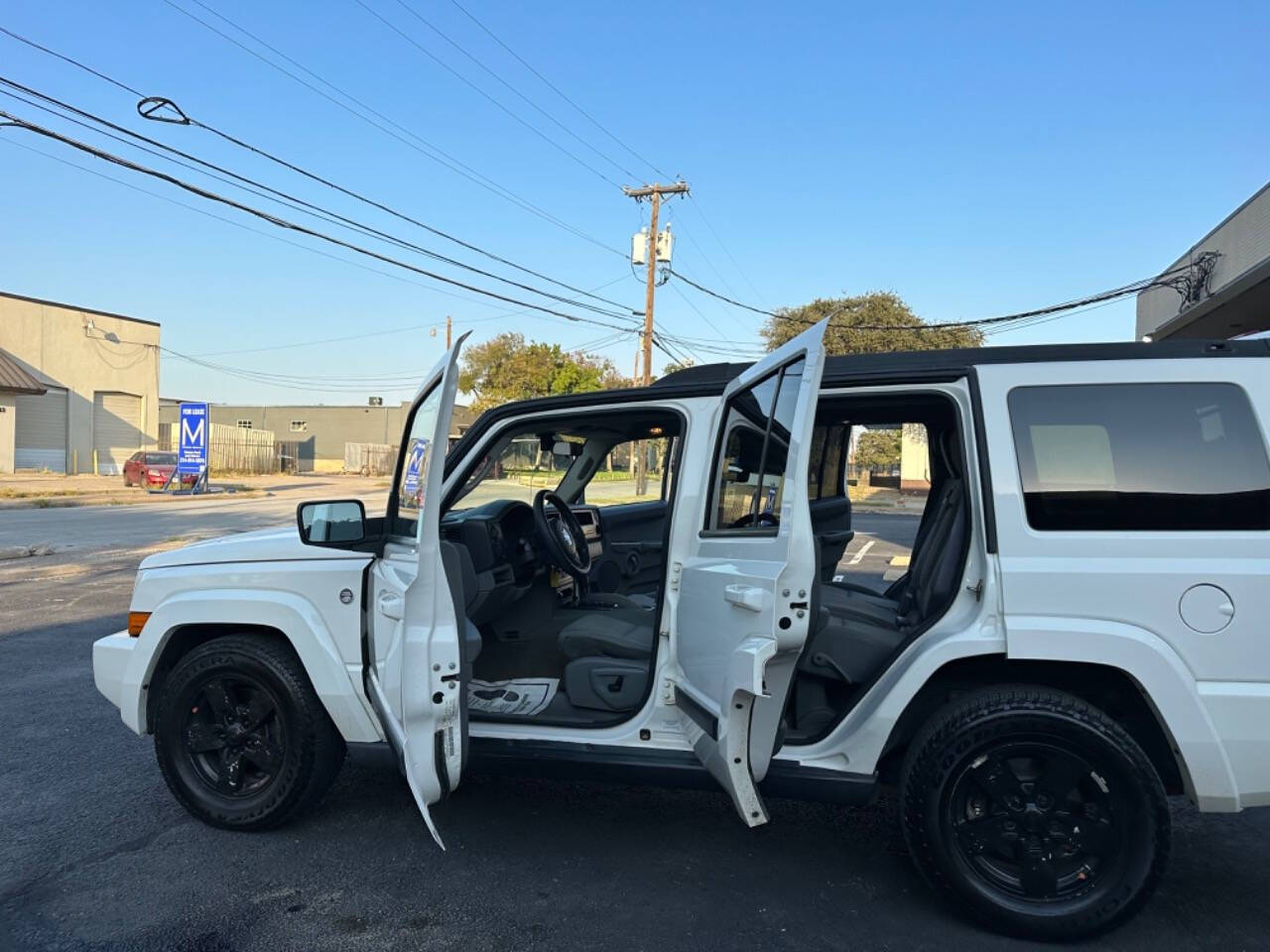 2007 Jeep Commander for sale at Sarenco Auto Inc in Dallas, TX