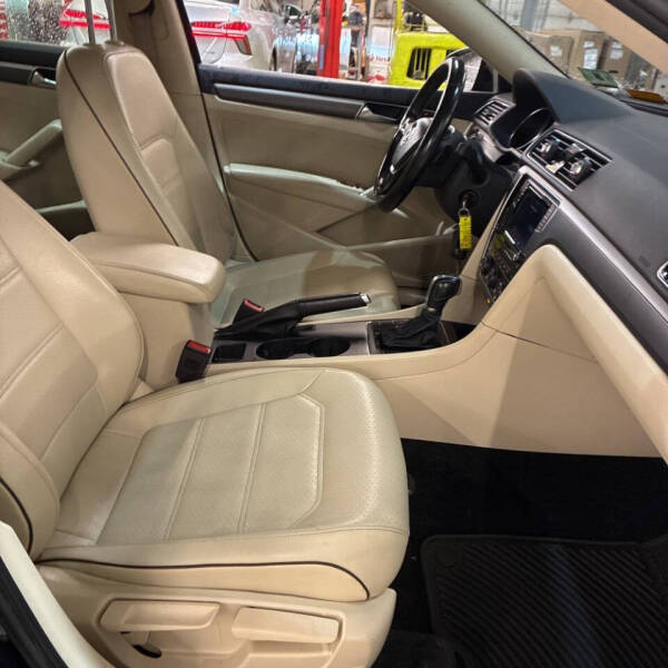 2018 Volkswagen Passat 2.0T R-Line