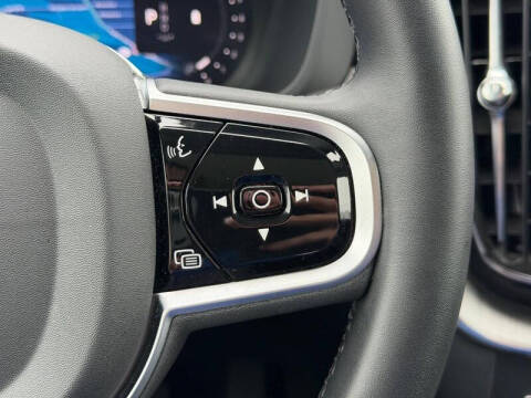 2025 Volvo XC60 B5 Plus Dark Theme