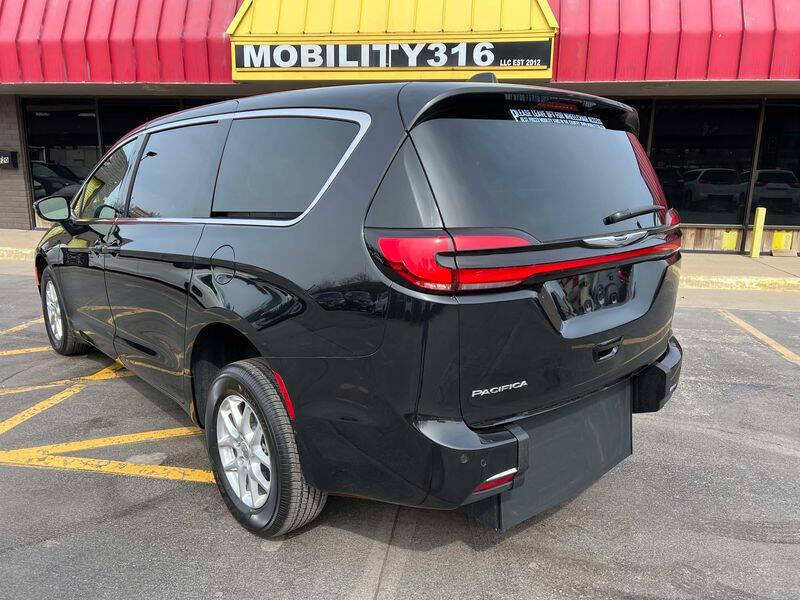 2024 Chrysler Pacifica Touring