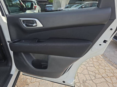 2017 Nissan Pathfinder SV