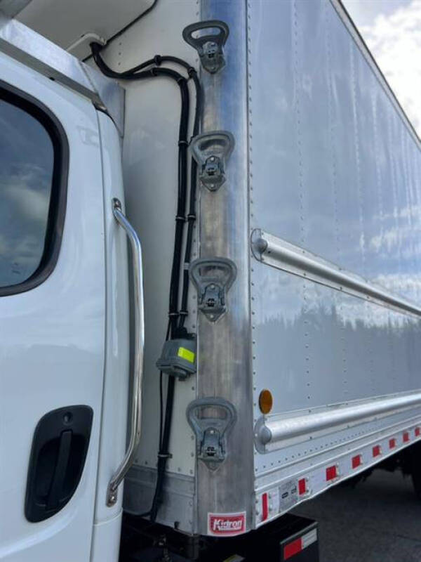 2020 Freightliner M2 106