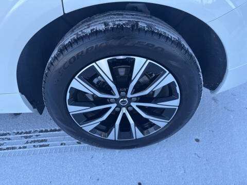 2025 Volvo XC60 B5 Core Dark Theme