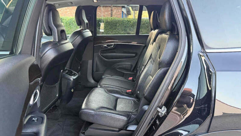 2016 Volvo XC90 T6 Momentum